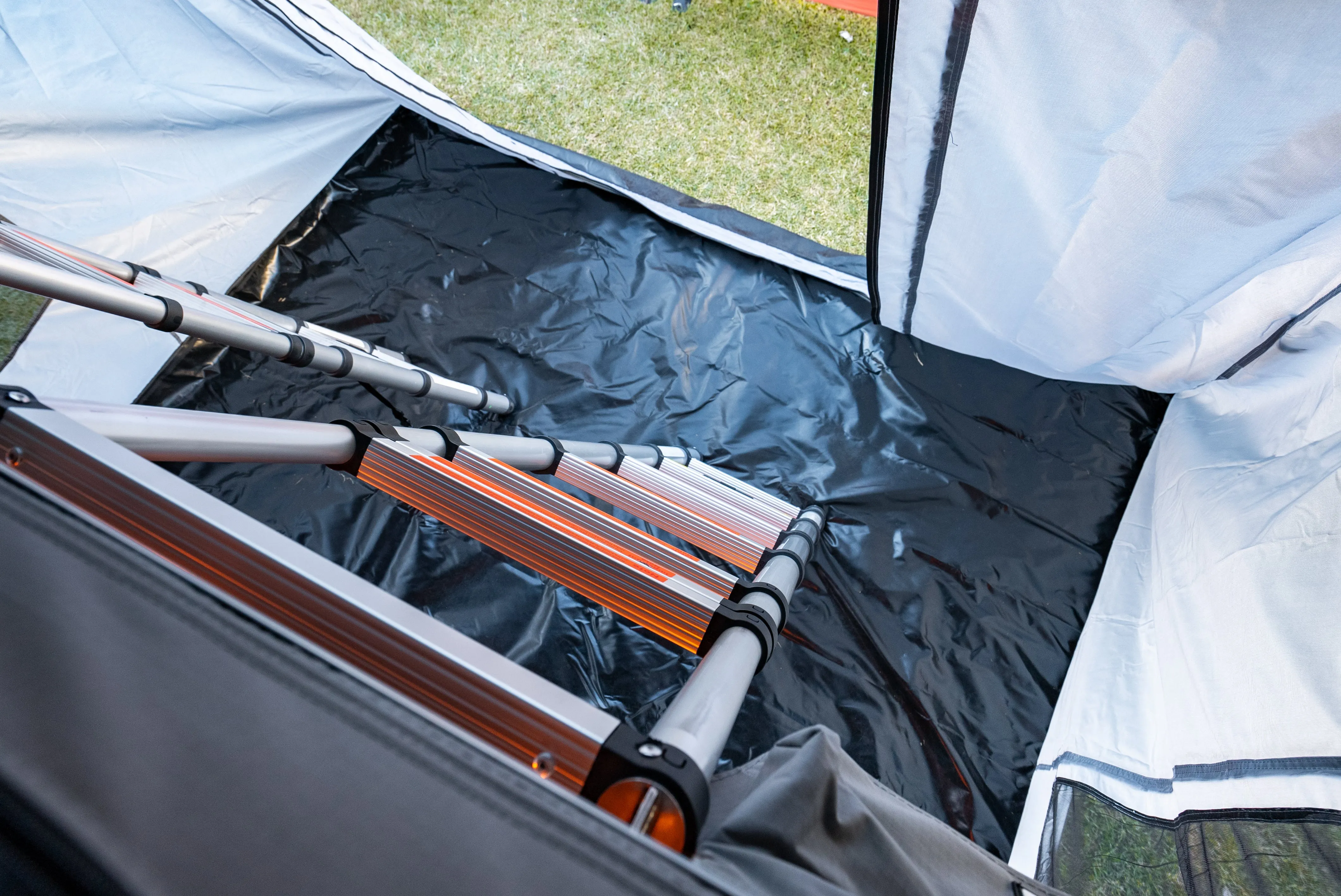 ST2200 - Roof Top Tent